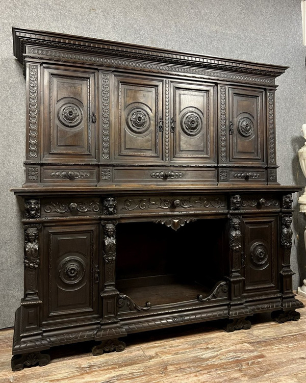 Renaissance chateau cabinet-buffet in solid walnut circa 1850