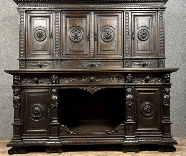 Renaissance chateau cabinet-buffet in solid walnut circa 1850