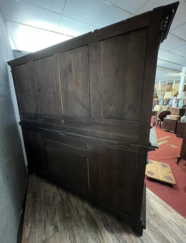 Renaissance chateau cabinet-buffet in solid walnut circa 1850