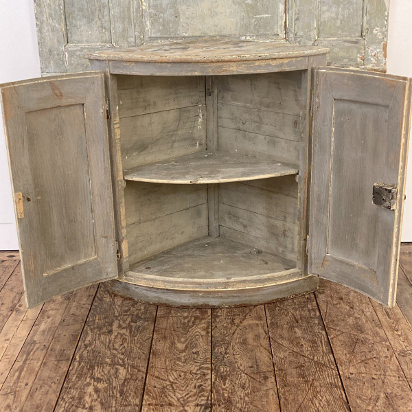 Encoignure de boiserie XVIII