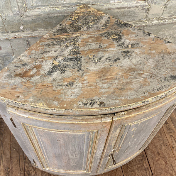 Encoignure de boiserie XVIII