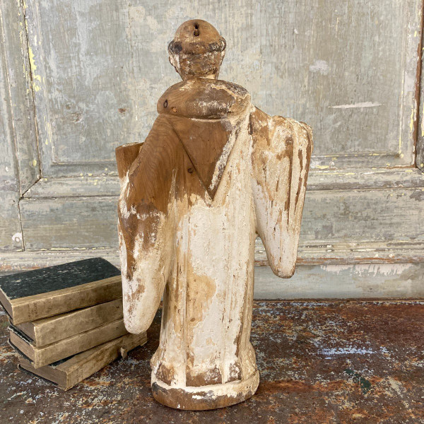 Heiliger aus geschnitztem Holz XVIII