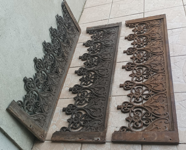 Lot de 3 balconnières garde-corps style gothique en fonte 19ème