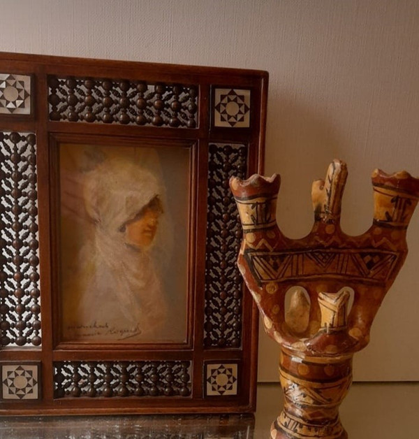 Kleines, hochwertiges Pastell eines orientalischen Mädchens