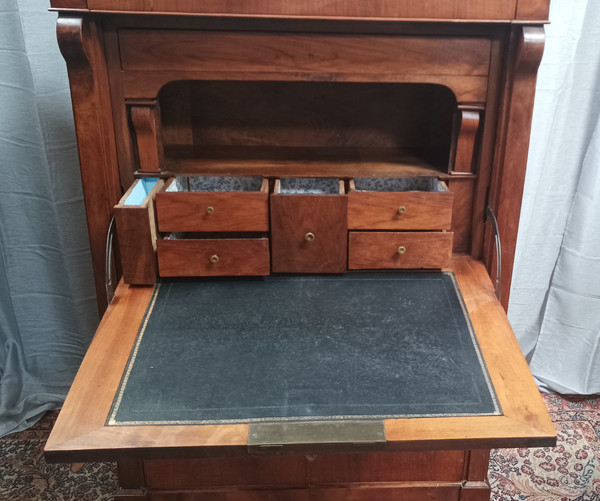 Secrétaire époque Restauration en noyer