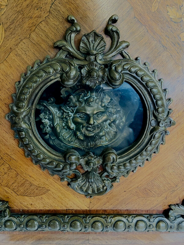 Louis XV style regulator in inlaid beach wood 20th century