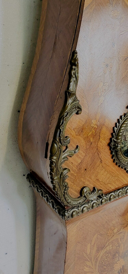 Louis XV style regulator in inlaid beach wood 20th century