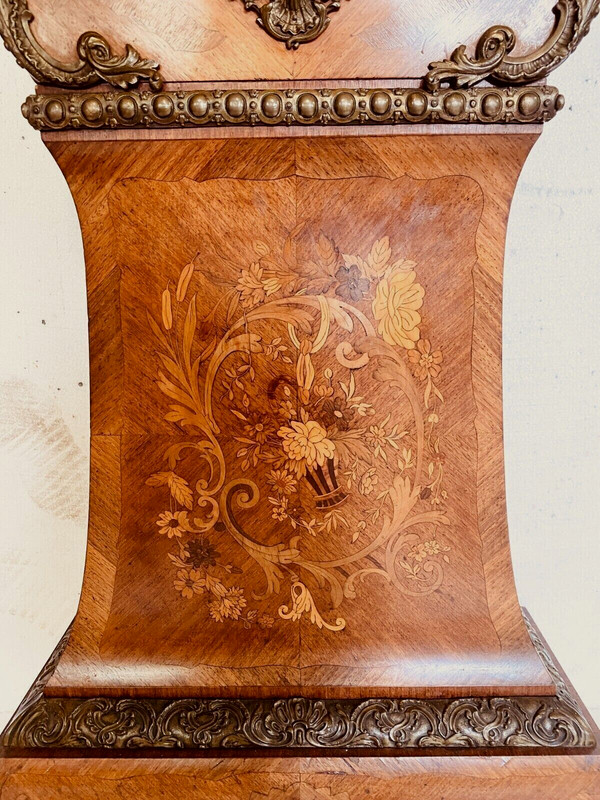 Louis XV style regulator in inlaid beach wood 20th century