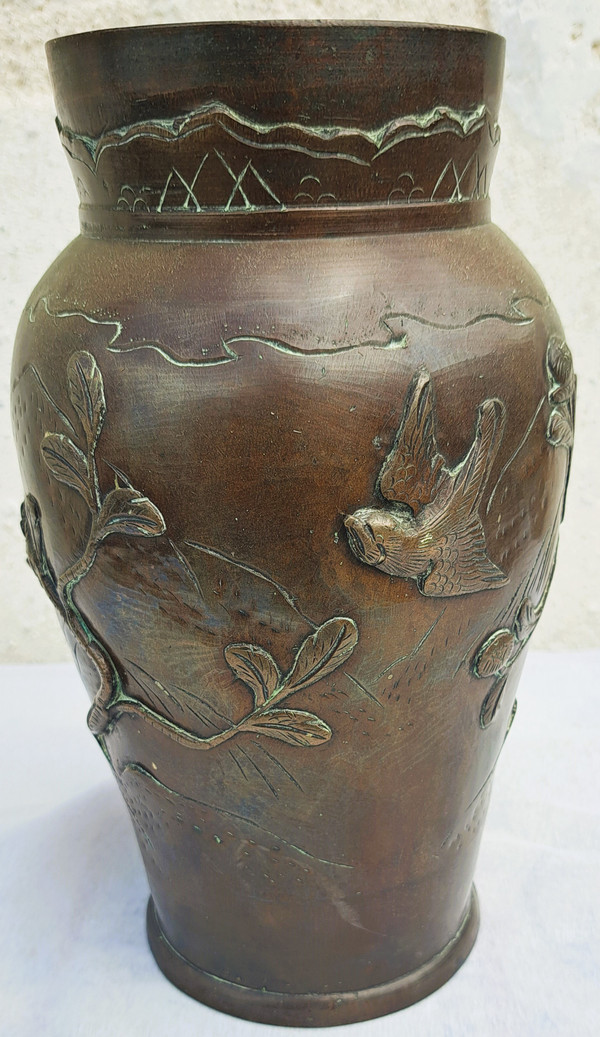Japanische Bronzevase aus der Meiji-Zeit mit Vögeln und Blumen