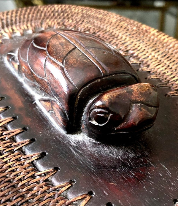 Indonésie, île De Lombok, Milieu Du XXème Siècle, Coffret En Vannerie. Décoré d'Une Tortue.
