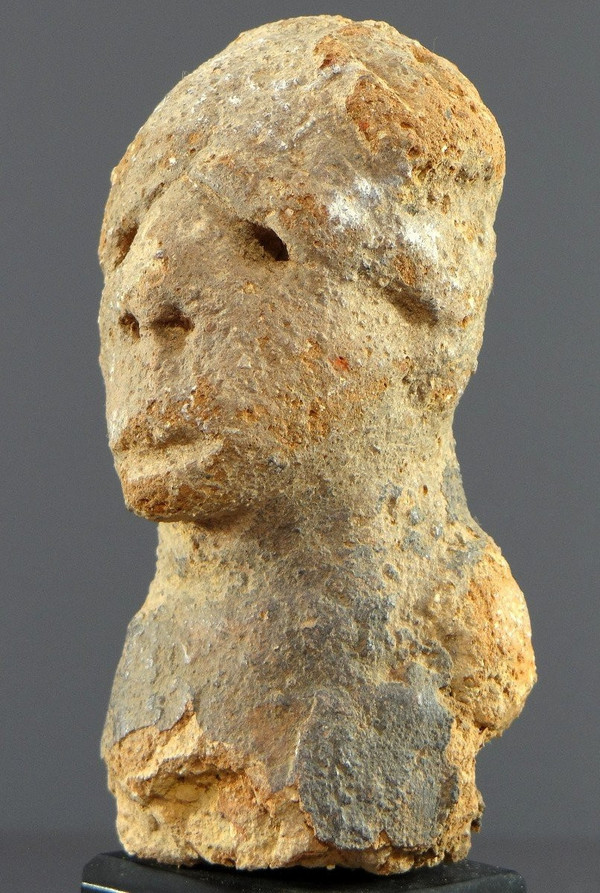 Nigeria, cultura Katsina, XIX secolo o precedente, testa in terracotta molto antica.