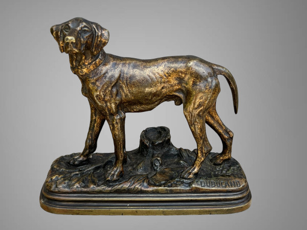 BRONZE ANCIEN SIGNÉ "ALFRED DUBUCAND 1828-1894 " REPRESENTANT UN CHIEN de CHASSE