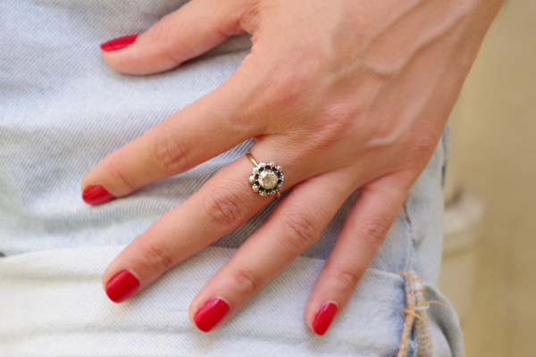 Bague fleur diamants XIXe en or 14k et argent, diamants sur paillon, taille rose, bague ancienne