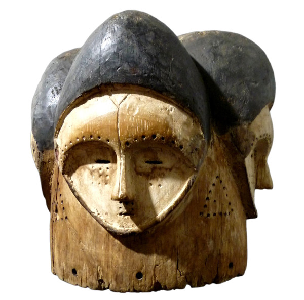 Maskenhelm oder Helm Ngontang der Reißzähne