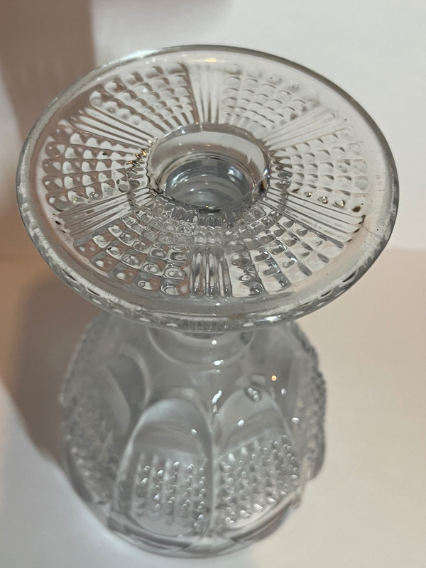 Beau et lourd verre « Charles X » en cristal moulé à pointes de diamants