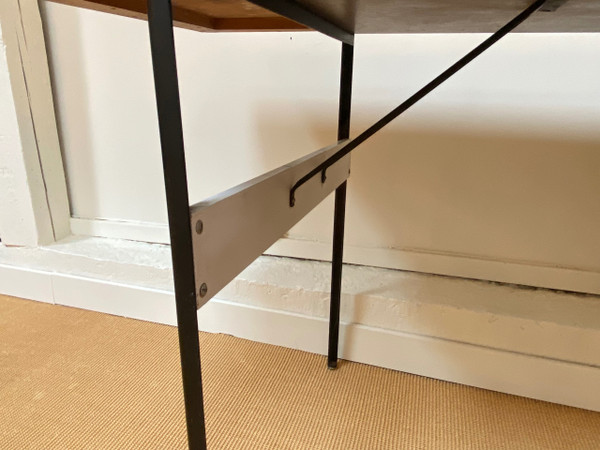 Grand bureau blanc et noir conçu par Georges Nelson et édité par Herman Miller