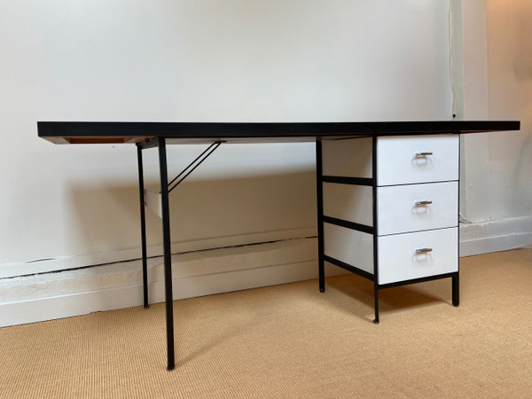 Grand bureau blanc et noir conçu par Georges Nelson et édité par Herman Miller