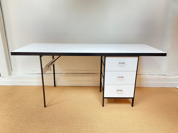 Grand bureau blanc et noir conçu par Georges Nelson et édité par Herman Miller
