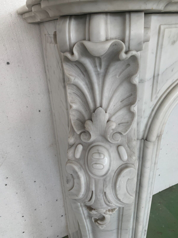 Kamin im Louis XV-Stil aus weißem Carrara-Marmor