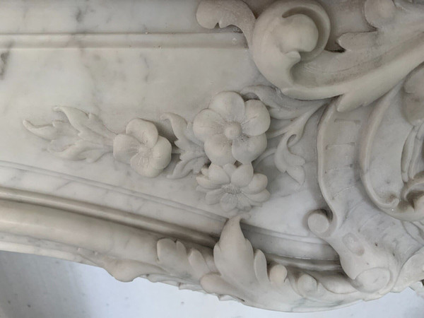 Kamin im Louis XV-Stil aus weißem Carrara-Marmor