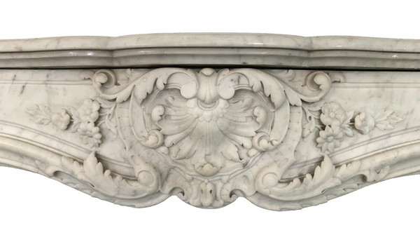 Kamin im Louis XV-Stil aus weißem Carrara-Marmor