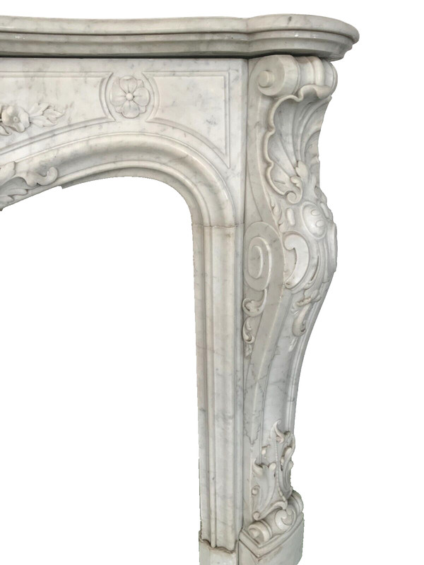 Kamin im Louis XV-Stil aus weißem Carrara-Marmor