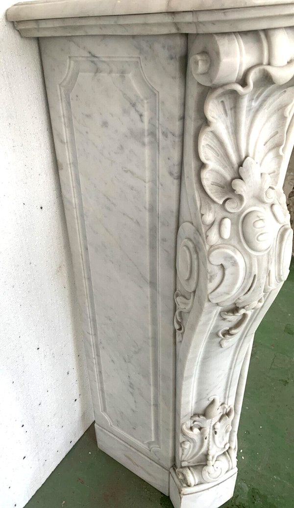 Kamin im Louis XV-Stil aus weißem Carrara-Marmor