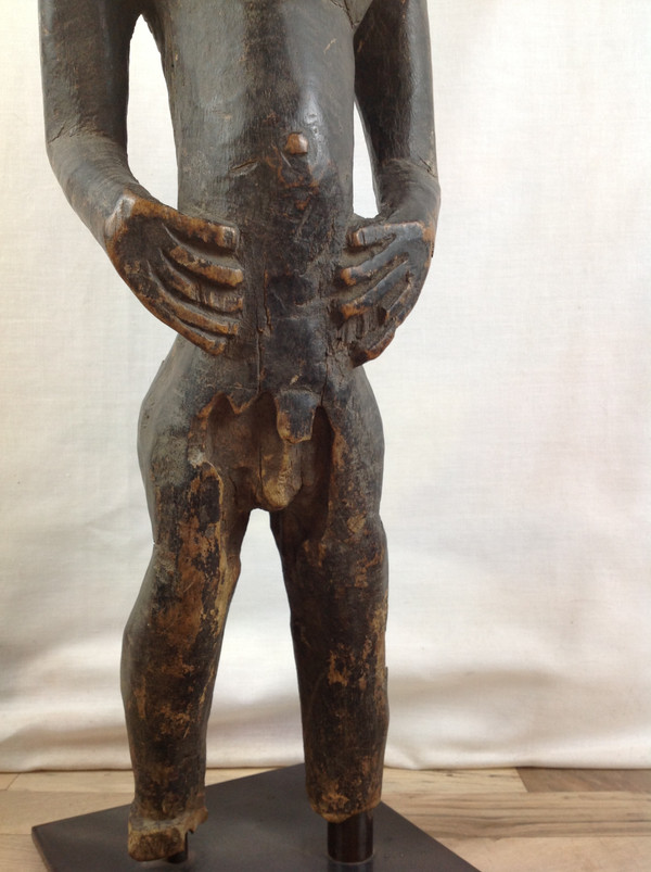 Bellissima statua di Hemba della Repubblica Democratica del Congo, antica.