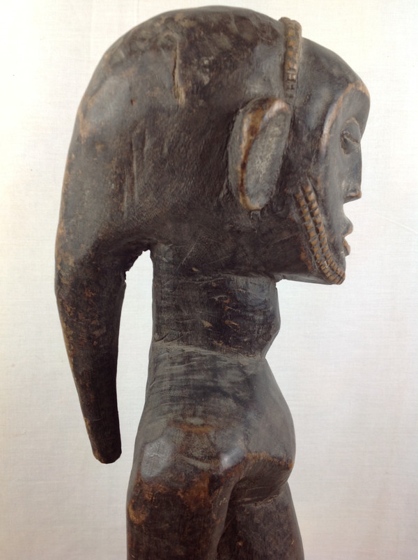 Bellissima statua di Hemba della Repubblica Democratica del Congo, antica.