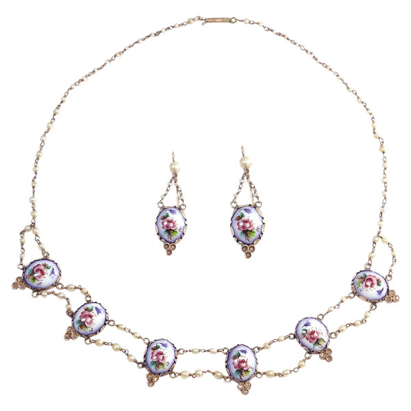 Demi-parure à fleurs et perles XIXe en or 9k, collier perles diamants, fleurs émaillées
