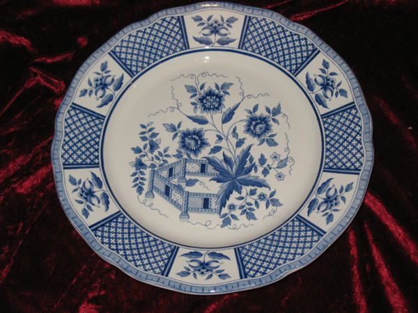 Sarreguemines earthenware table service with Lafayette blue decor of 58 pieces th. early 20th 