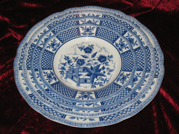 Sarreguemines earthenware table service with Lafayette blue decor of 58 pieces th. early 20th 