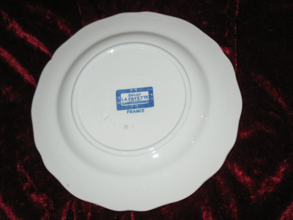 Sarreguemines earthenware table service with Lafayette blue decor of 58 pieces th. early 20th 
