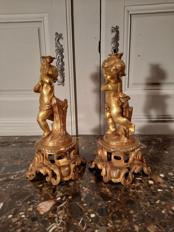 Pair of bronze cherubs in Louis XV style from the 19th century.