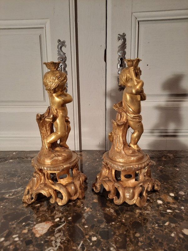 Pair of bronze cherubs in Louis XV style from the 19th century.