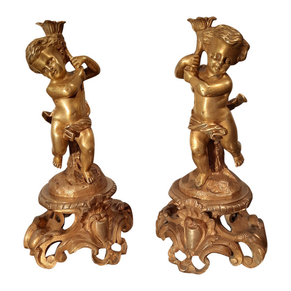 Pair of bronze cherubs in Louis XV style from the 19th century.