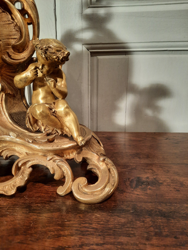 Bronze clock with cherubs in Louis XV style, from the 19th century.