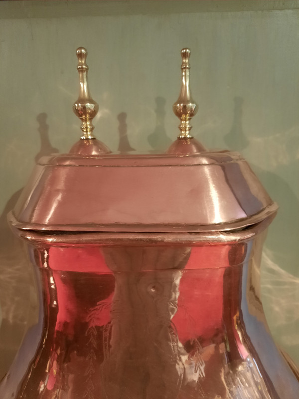 Fountain and its copper basin from the 18th century.