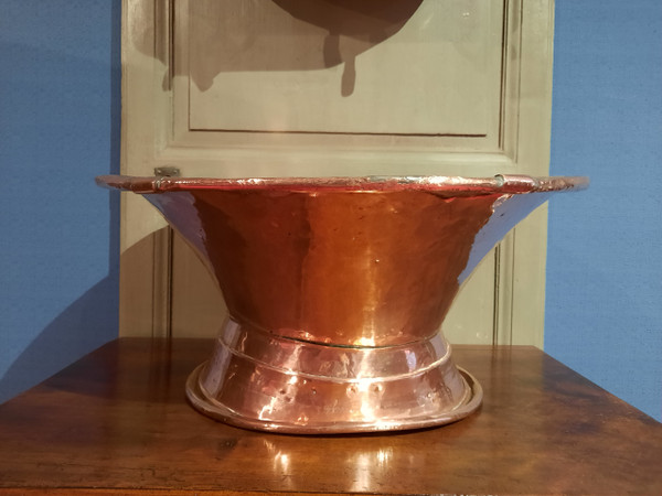 Fountain and its copper basin from the 18th century.
