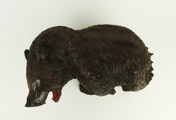 Orso Ainu in legno intagliato
