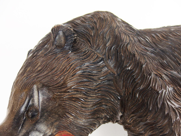 Orso Ainu in legno intagliato