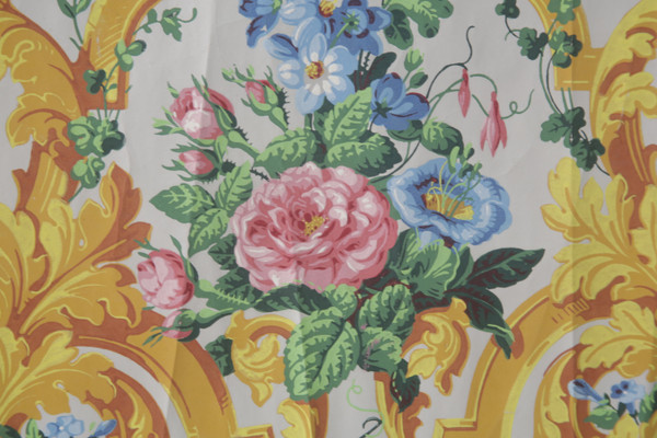 Striscia di carta da parati con uccelli e fiori del XIX secolo “tono grigio e oro”
