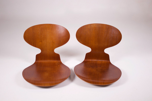 Treppiede Ant / Fourmi Jacobsen Fritz Hansen a 2 posti 1a edizione.