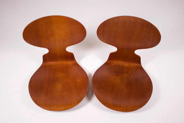 Treppiede Ant / Fourmi Jacobsen Fritz Hansen a 2 posti 1a edizione.