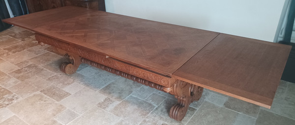 Rocaille-Tisch aus geschnitzter massiver Eiche