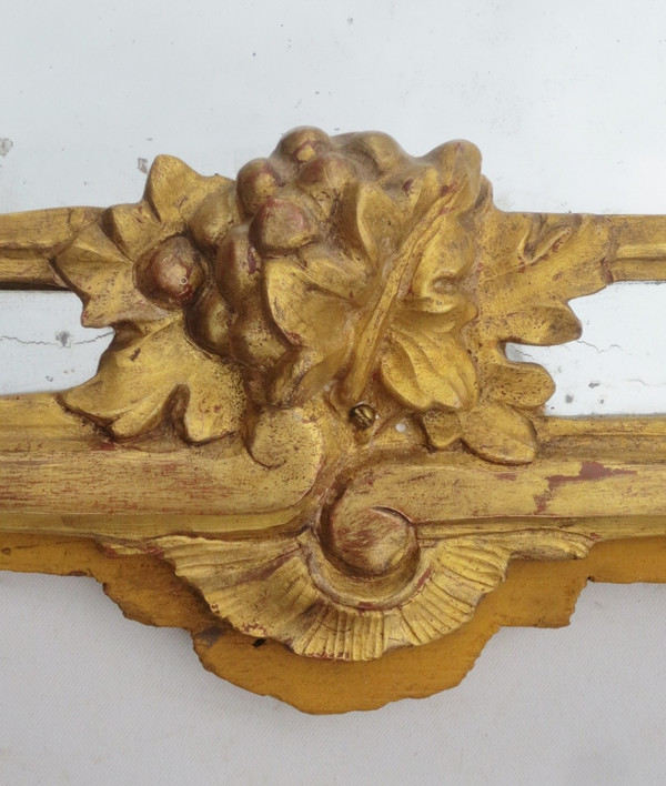 Miroir en bois doré, XVIIIe siècle.