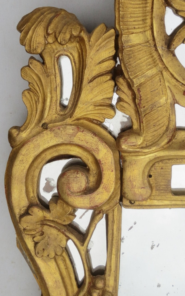 Miroir en bois doré, XVIIIe siècle.
