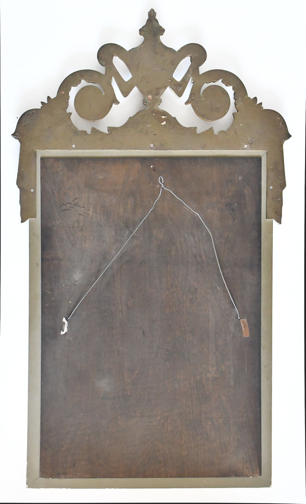 White and gold lacquered wood mirror with carved wooden pediment decorated with a basin