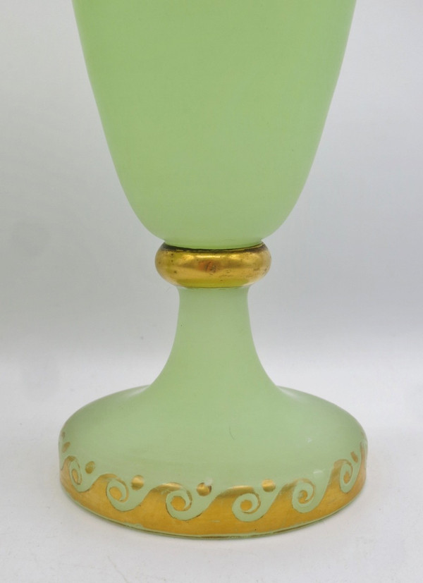Vases en opaline, XIXe siècle. 