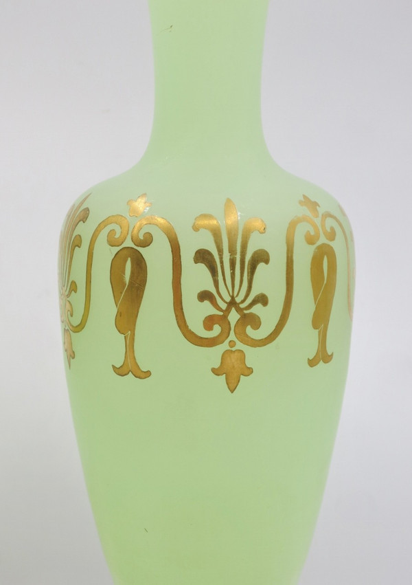Vases en opaline, XIXe siècle. 